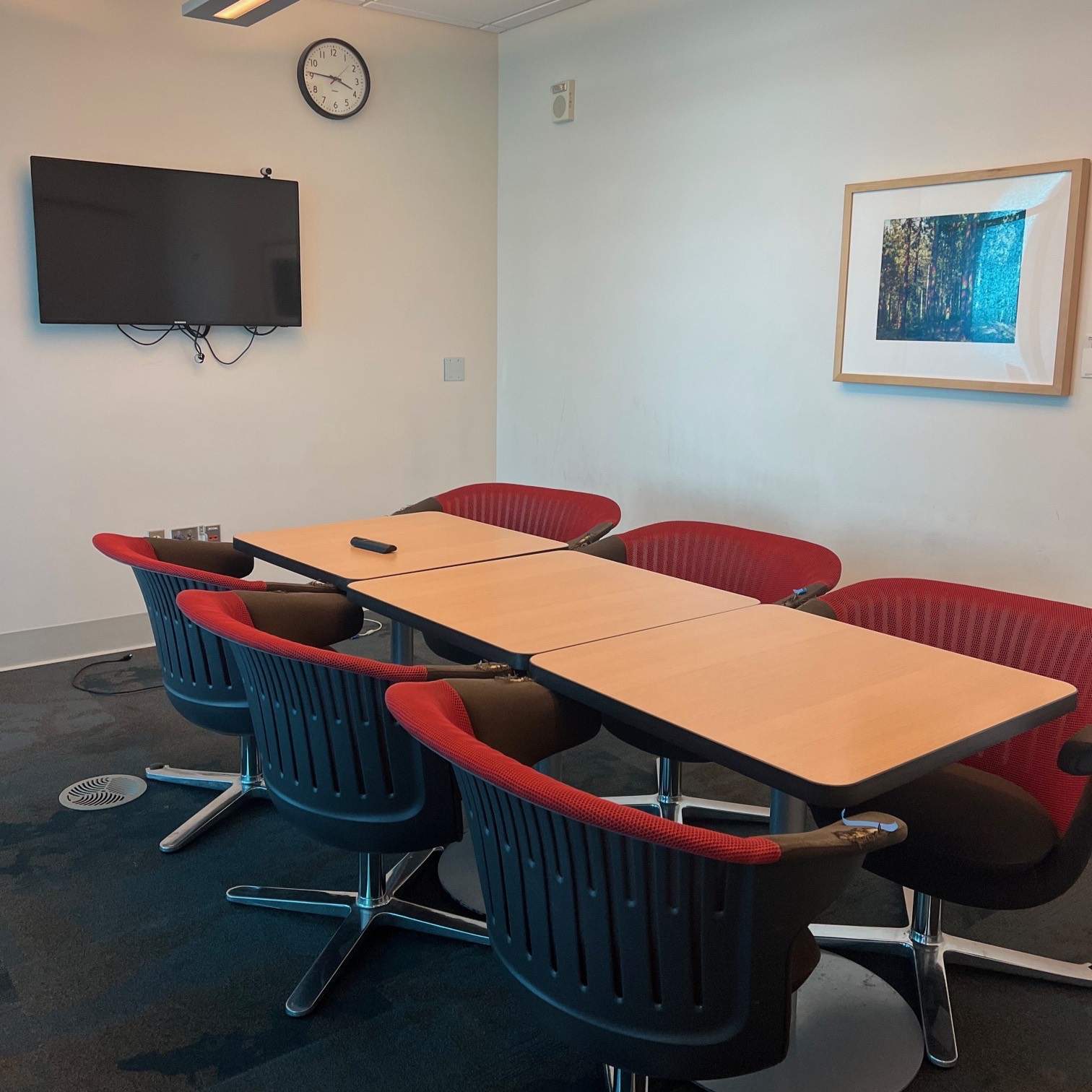 Photo of a lounge-style study room